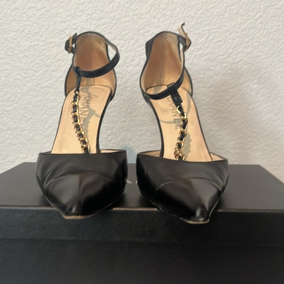 Chanel Shoe Size 37 Black Leather Pointed Toe Chain Detail Ankle Strap Pump - Picture 5 of 15